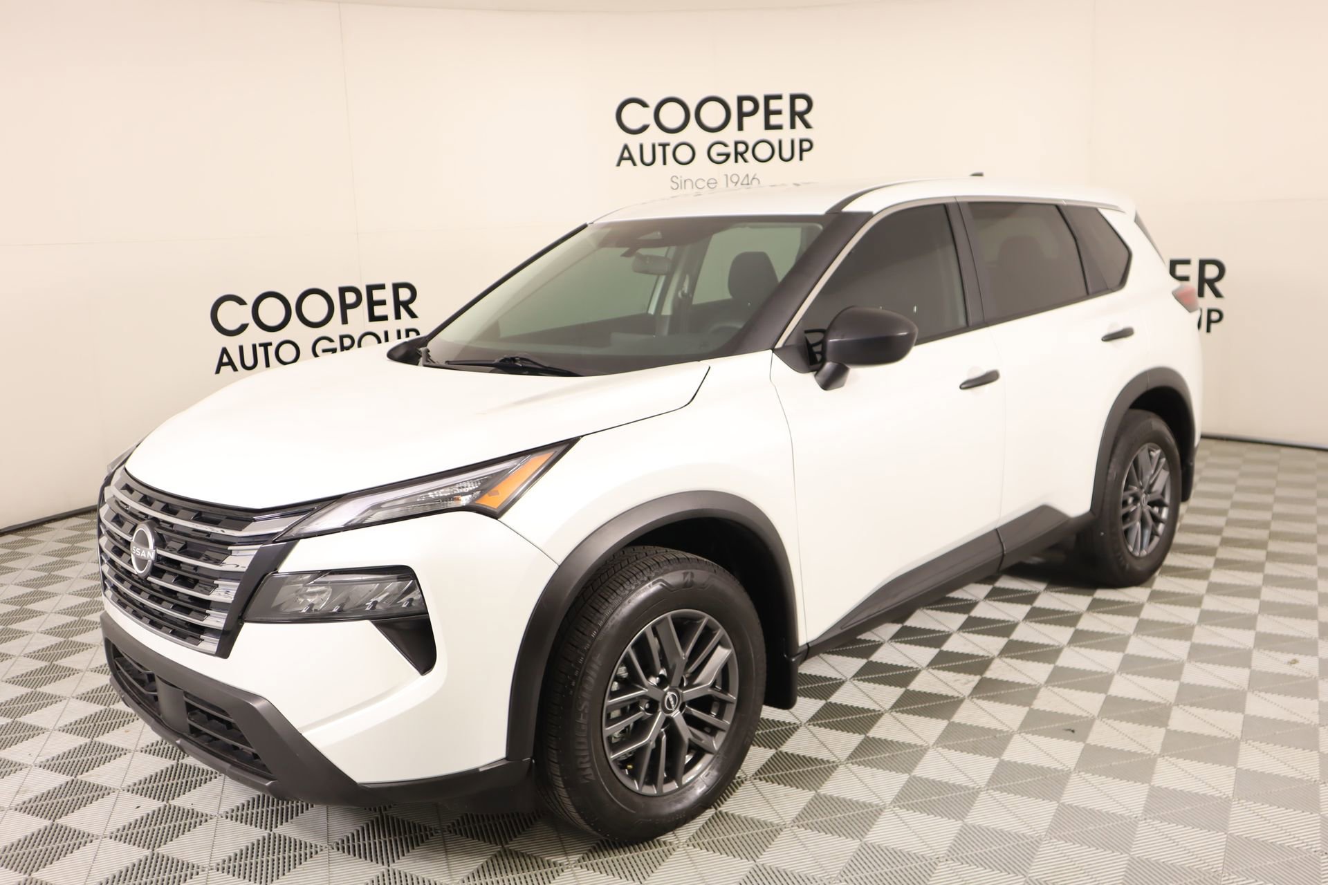 Used 2024 Nissan Rogue S image 9