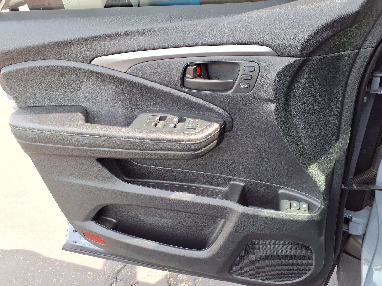 Used 2023 Honda Passport EX-L image 11