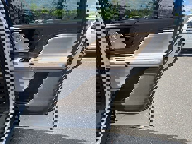 Used 2023 Lincoln Aviator Reserve w/ Equipment Group 201A image 21