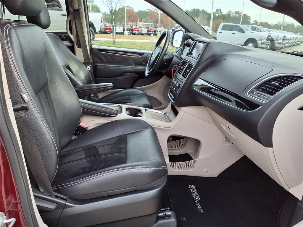 Used 2017 Dodge Grand Caravan SXT image 19