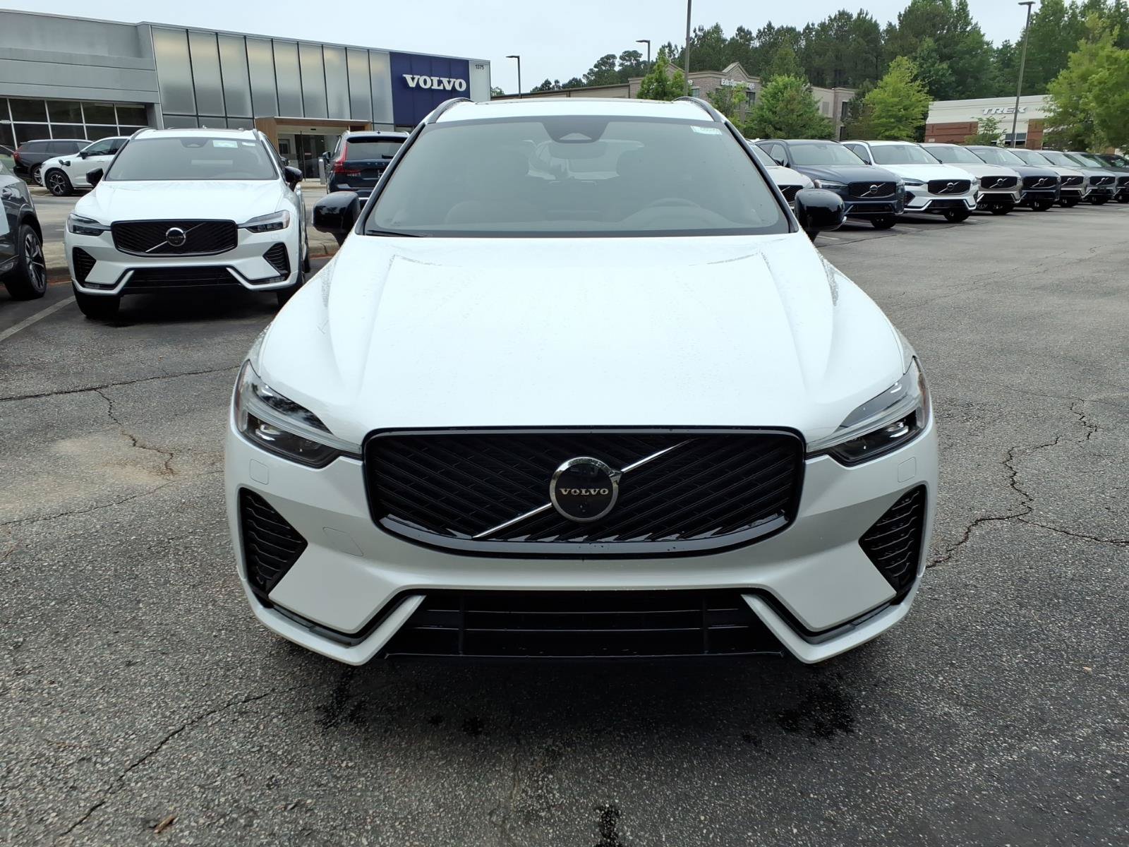 New 2026 Volvo XC60 B5 Plus w/ Protection Package Premier AWD/4WD image 8