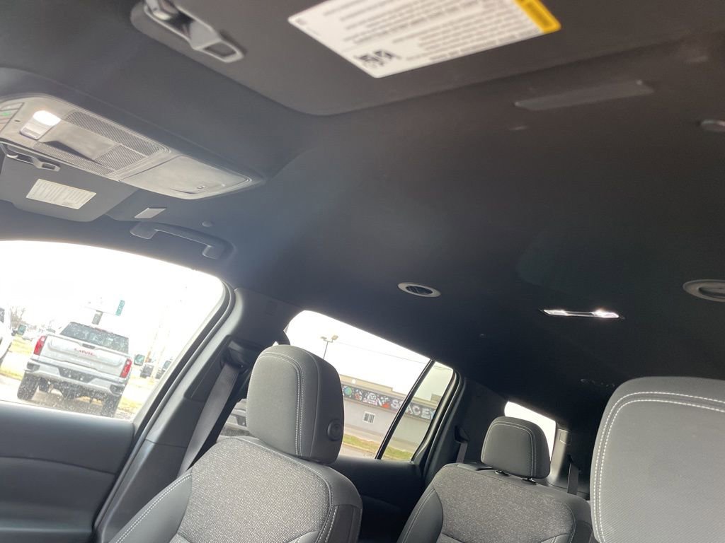 Used 2025 Chevrolet Traverse LT image 23