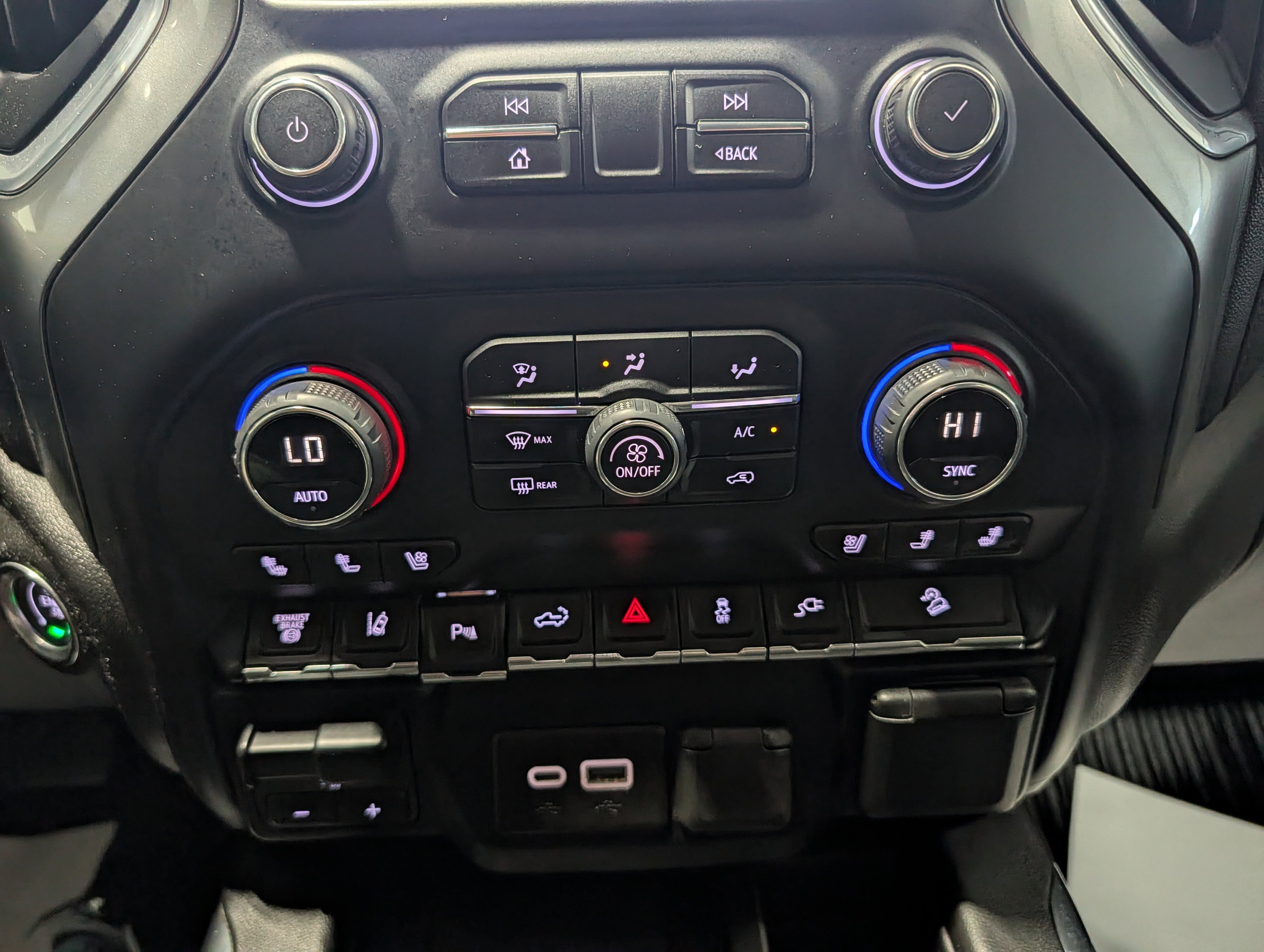 Used 2020 Chevrolet Silverado 2500 LTZ w/ LTZ Premium Package AWD/4WD image 26