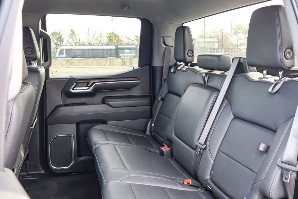 Certified 2025 GMC Sierra 1500 SLT image 11
