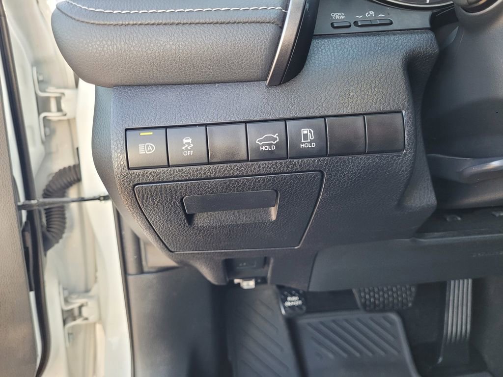 Used 2024 Toyota Camry SE image 25