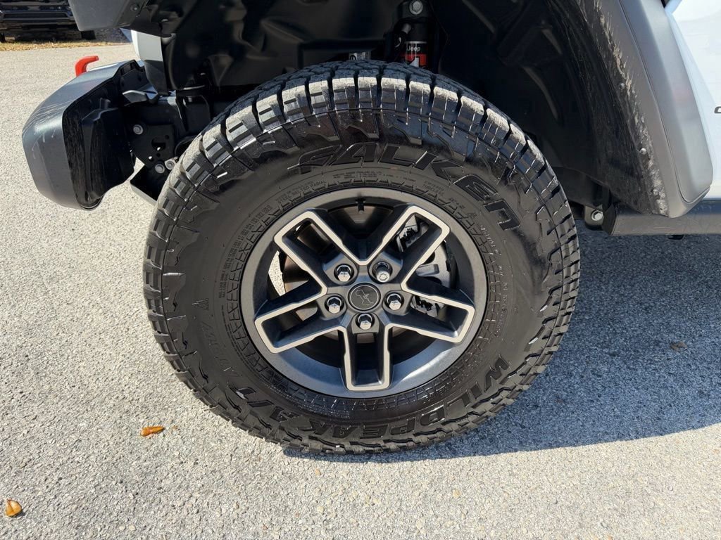 Used 2025 Jeep Gladiator Mojave w/ Convenience Group image 8