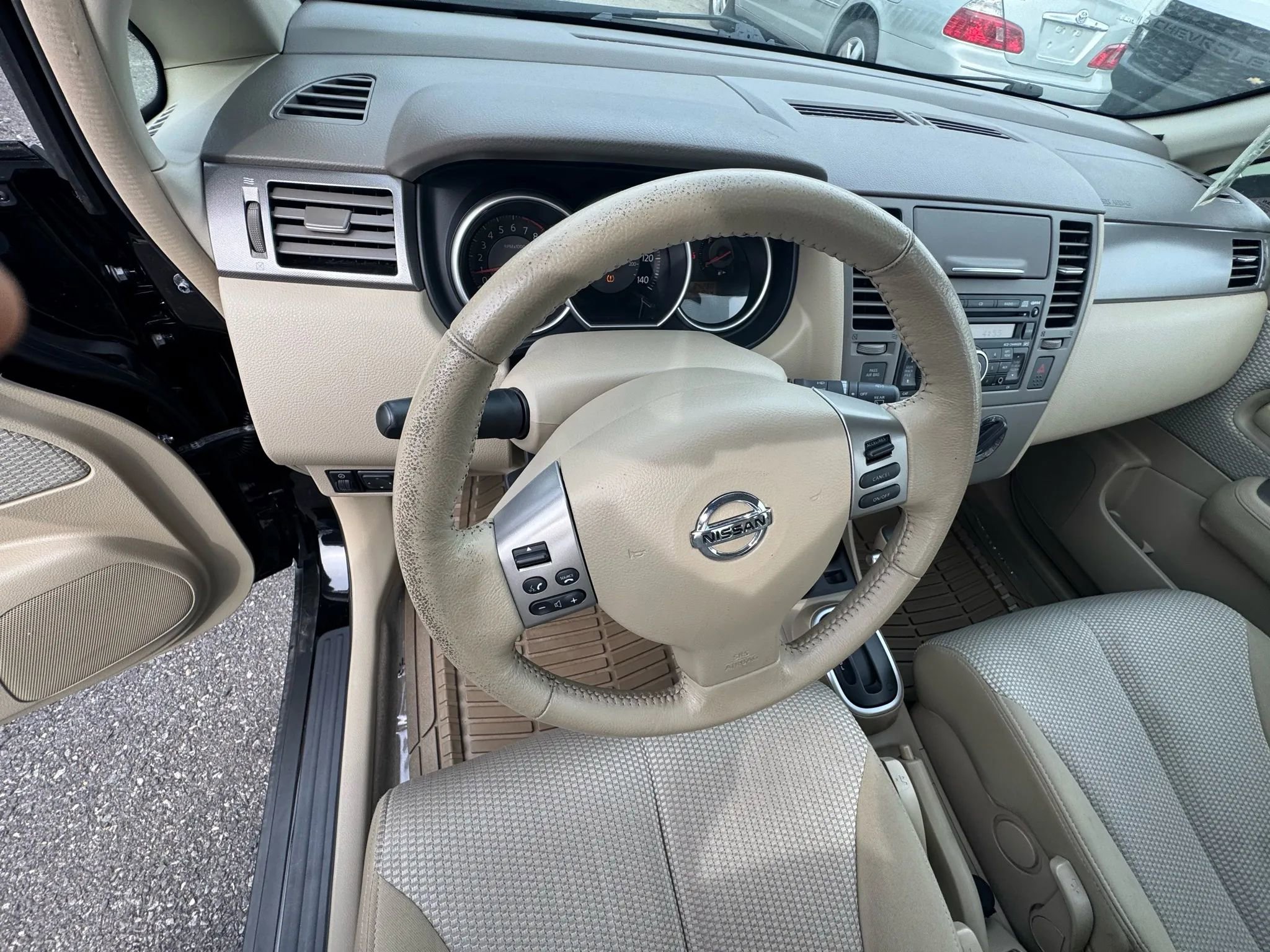 Used 2009 Nissan Versa SL w/ Convenience Pkg image 32