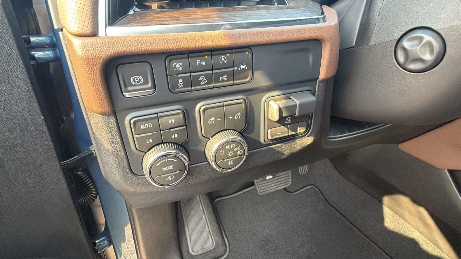 New 2026 Chevrolet Suburban High Country AWD/4WD image 21