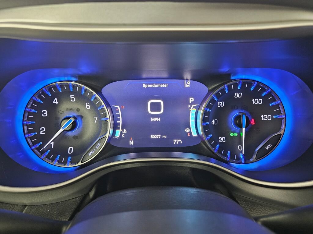 Used 2021 Chrysler Pacifica Touring-L w/ Uconnect Theater Family Group AWD/4WD image 24