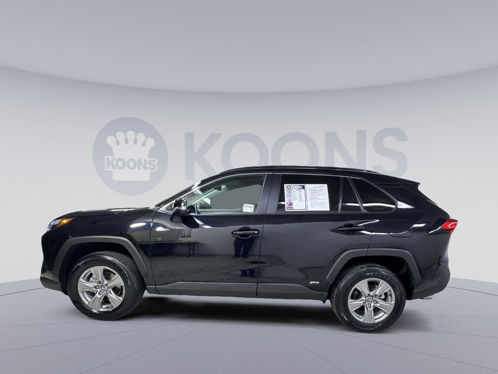 Used 2025 Toyota RAV4 XLE AWD/4WD image 17