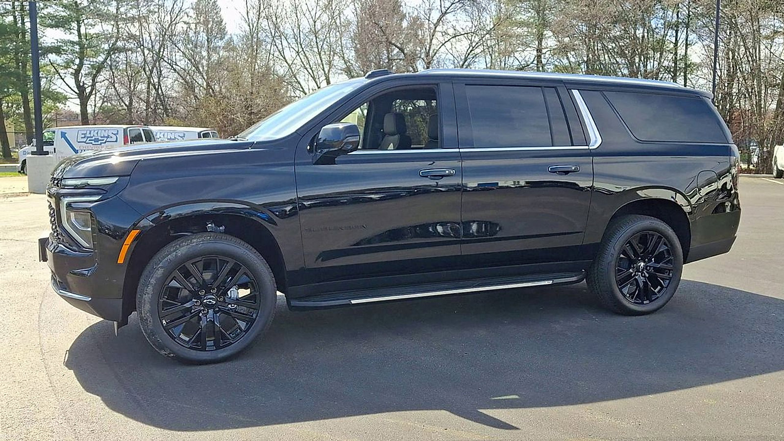 New 2026 Chevrolet Suburban Premier image 7