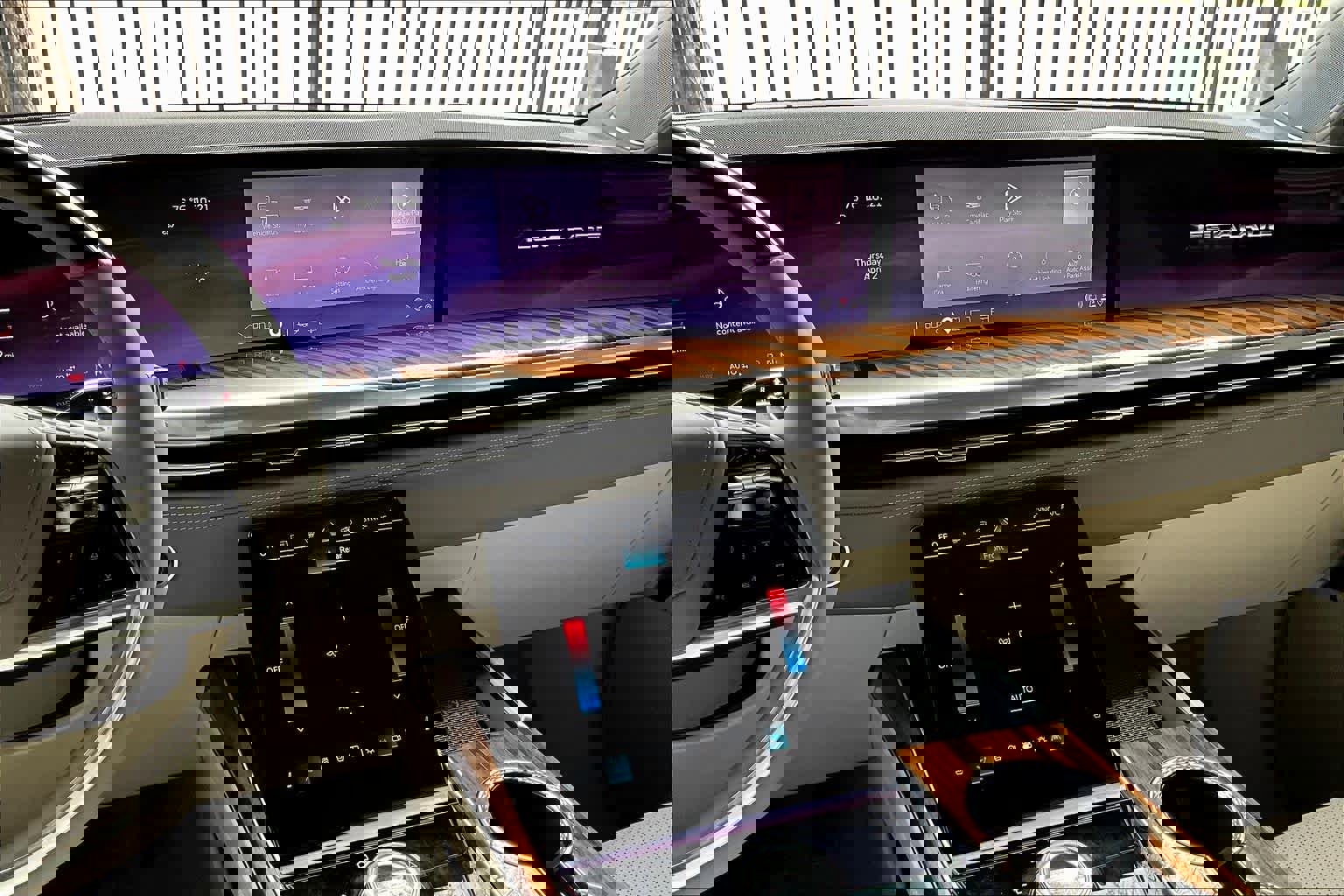 Used 2025 Cadillac Escalade Sport Platinum image 6