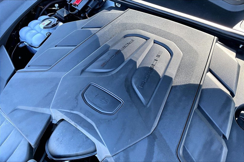 Used 2025 Porsche Cayenne AWD/4WD image 32