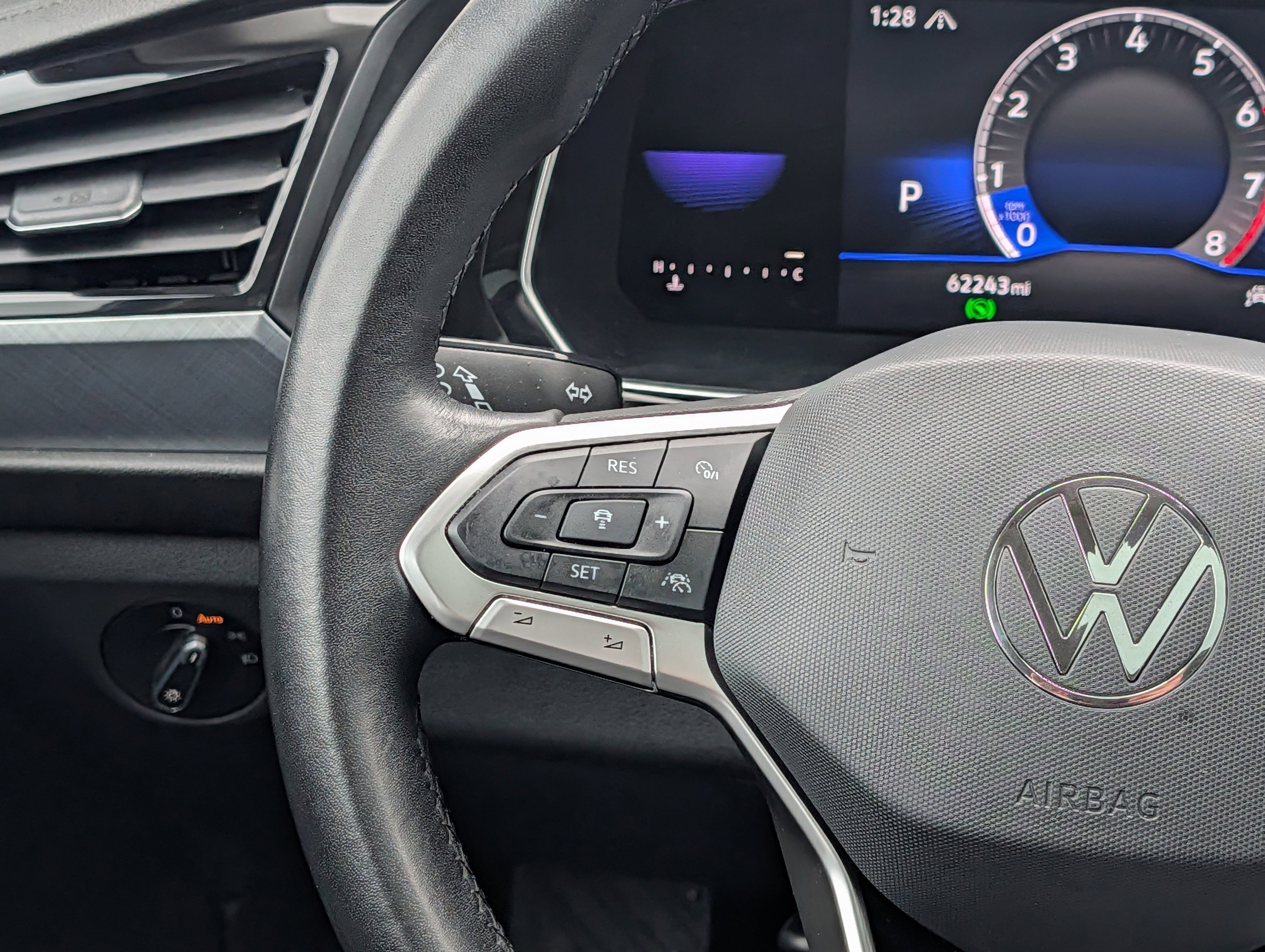 Certified 2022 Volkswagen Jetta SE w/ Panoramic Sunroof Package image 22