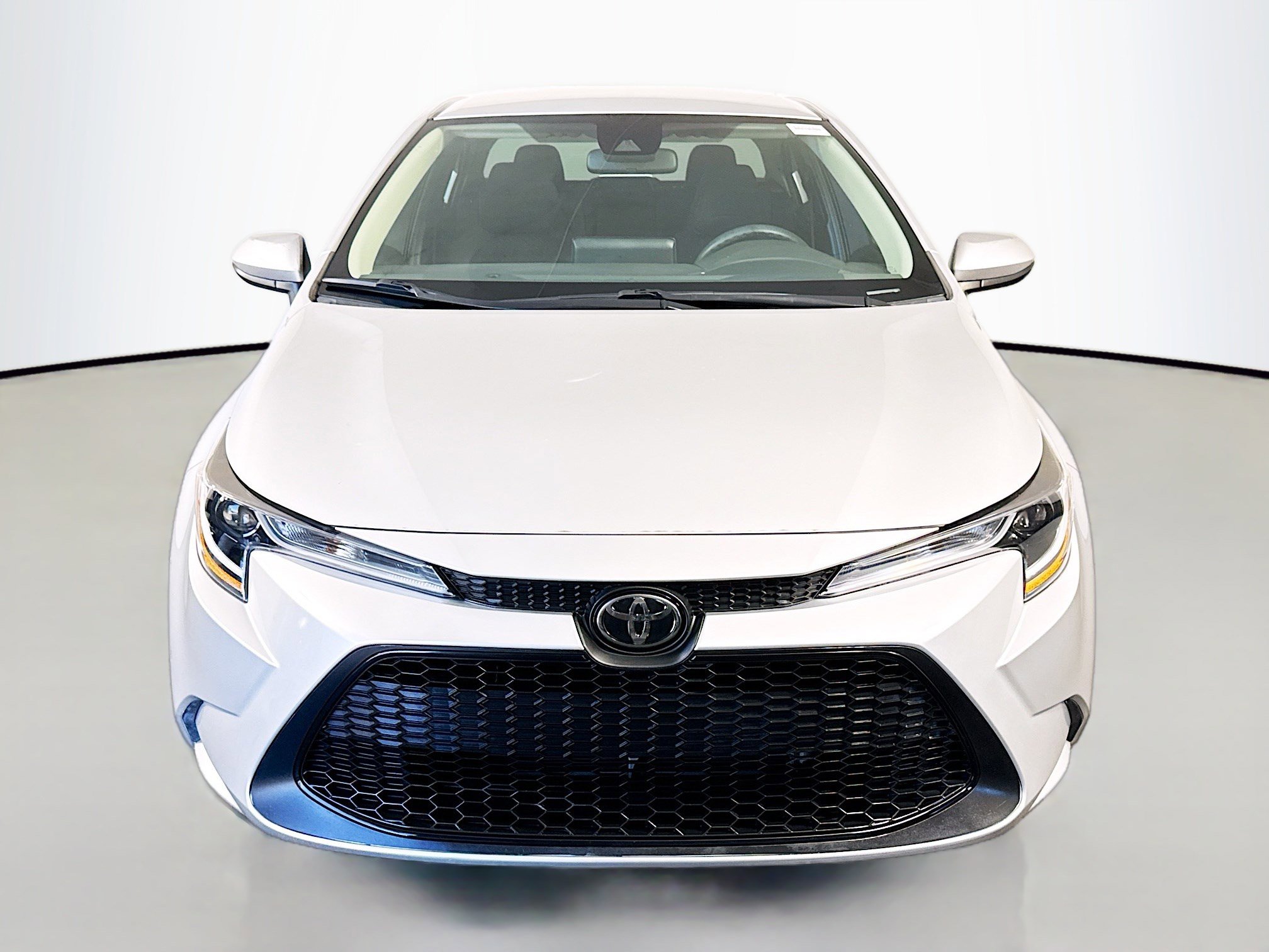 Used 2022 Toyota Corolla LE image 2