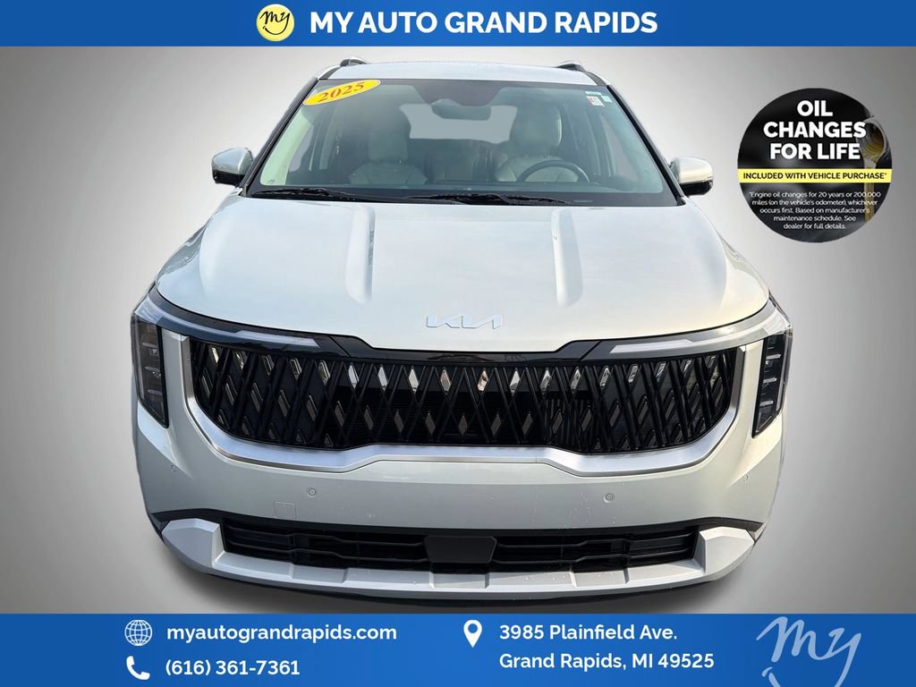 Used 2025 Kia Carnival EX FWD image 2