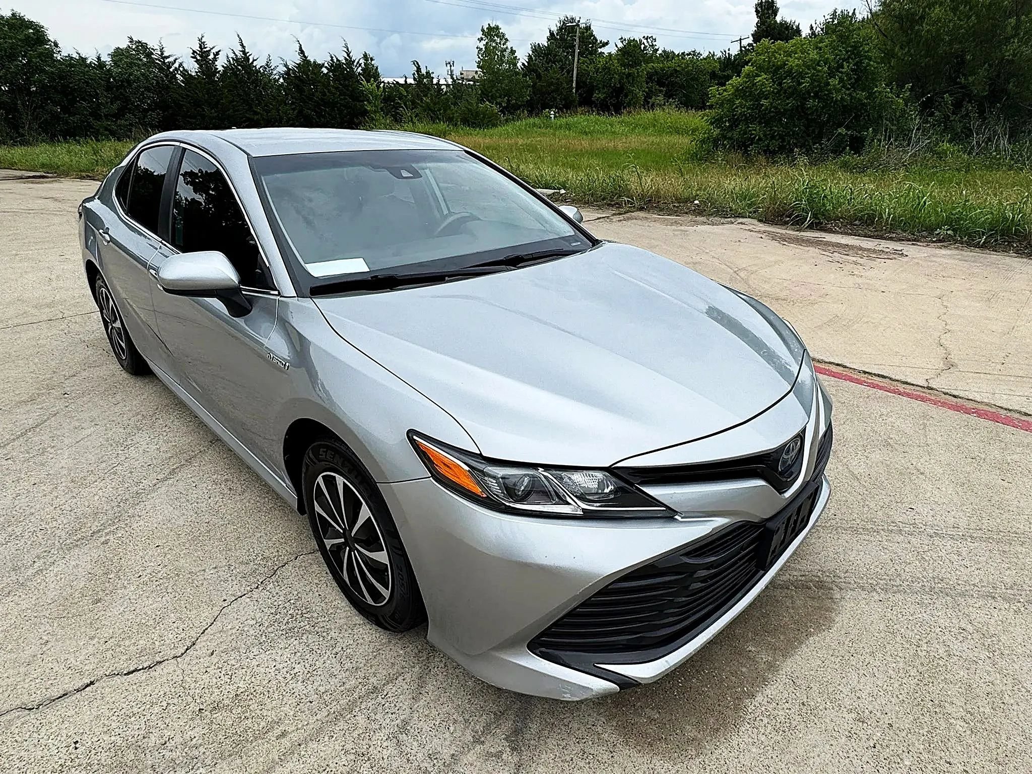 Used 2020 Toyota Camry LE w/ Carpet Mat Package FWD image 2