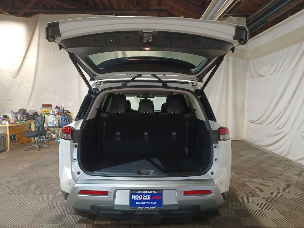 Used 2024 Nissan Pathfinder SL image 19