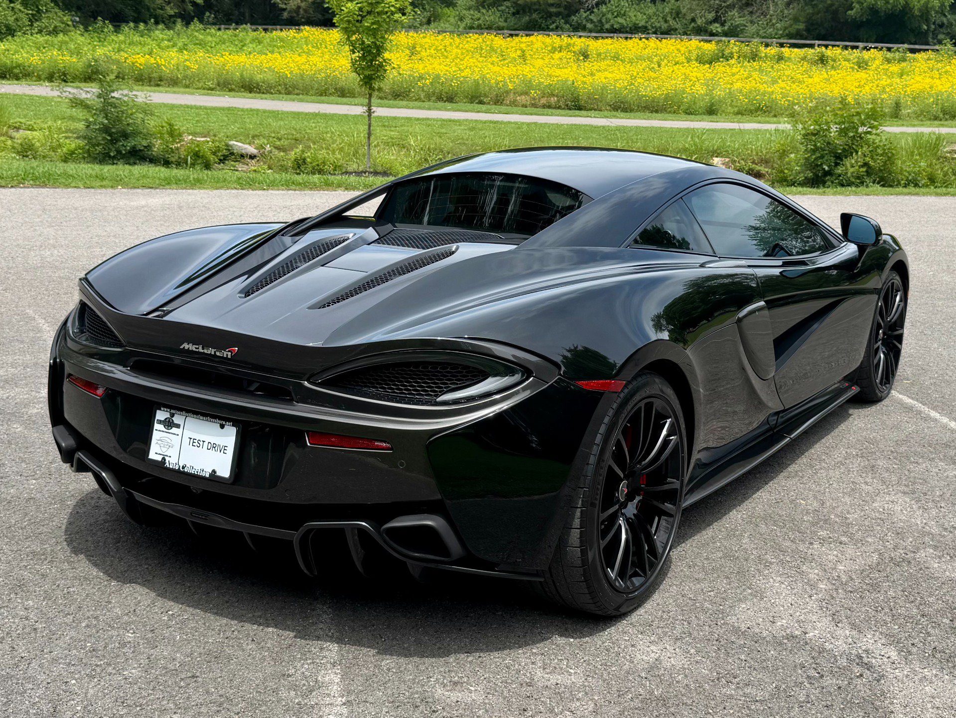 Used 2017 McLaren 570S Coupe RWD image 3