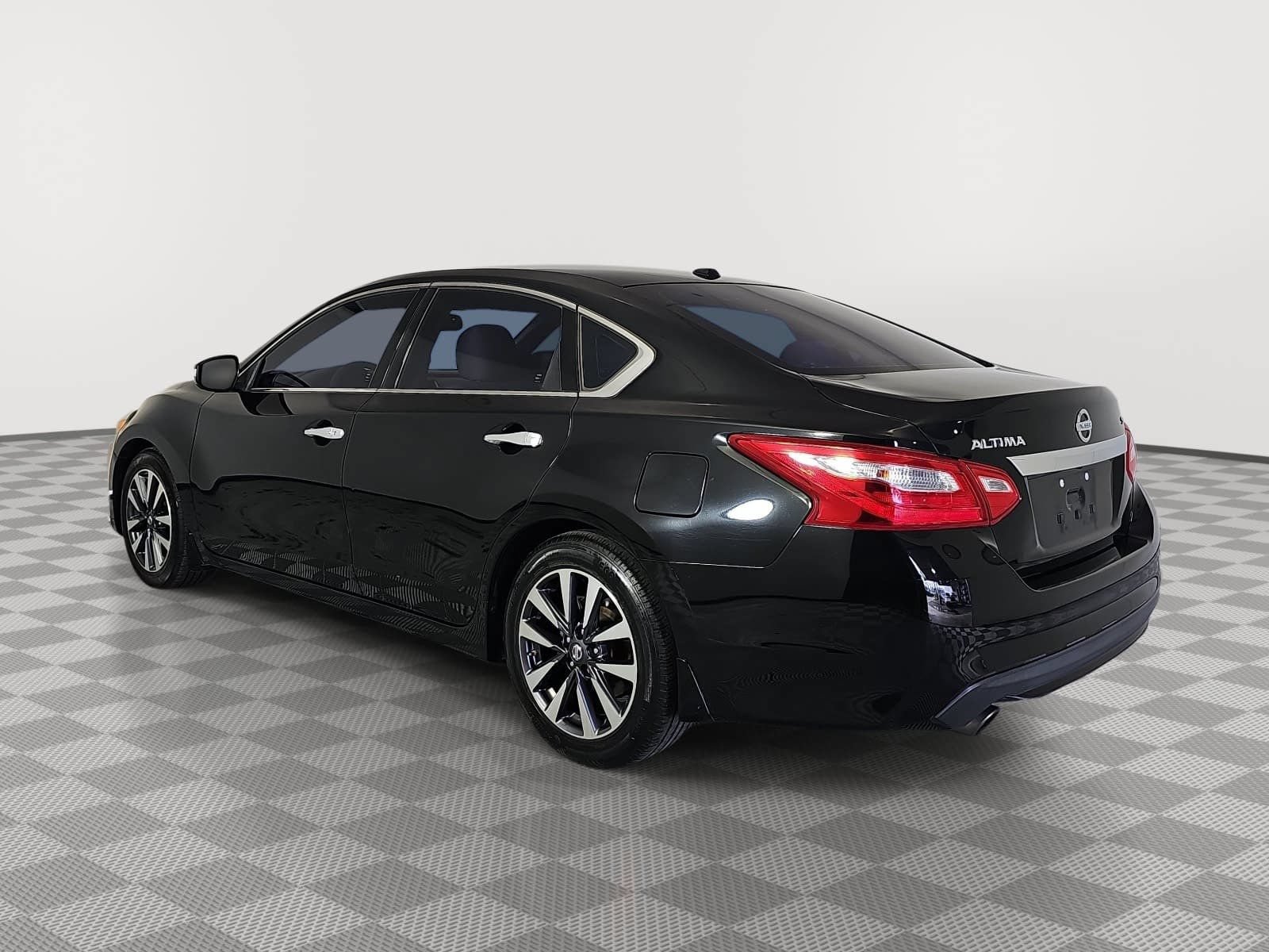 Used 2016 Nissan Altima 2.5 SV w/ Convenience Package FWD image 6