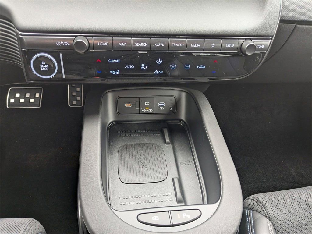 New 2025 Hyundai Ioniq 5 N Base image 18