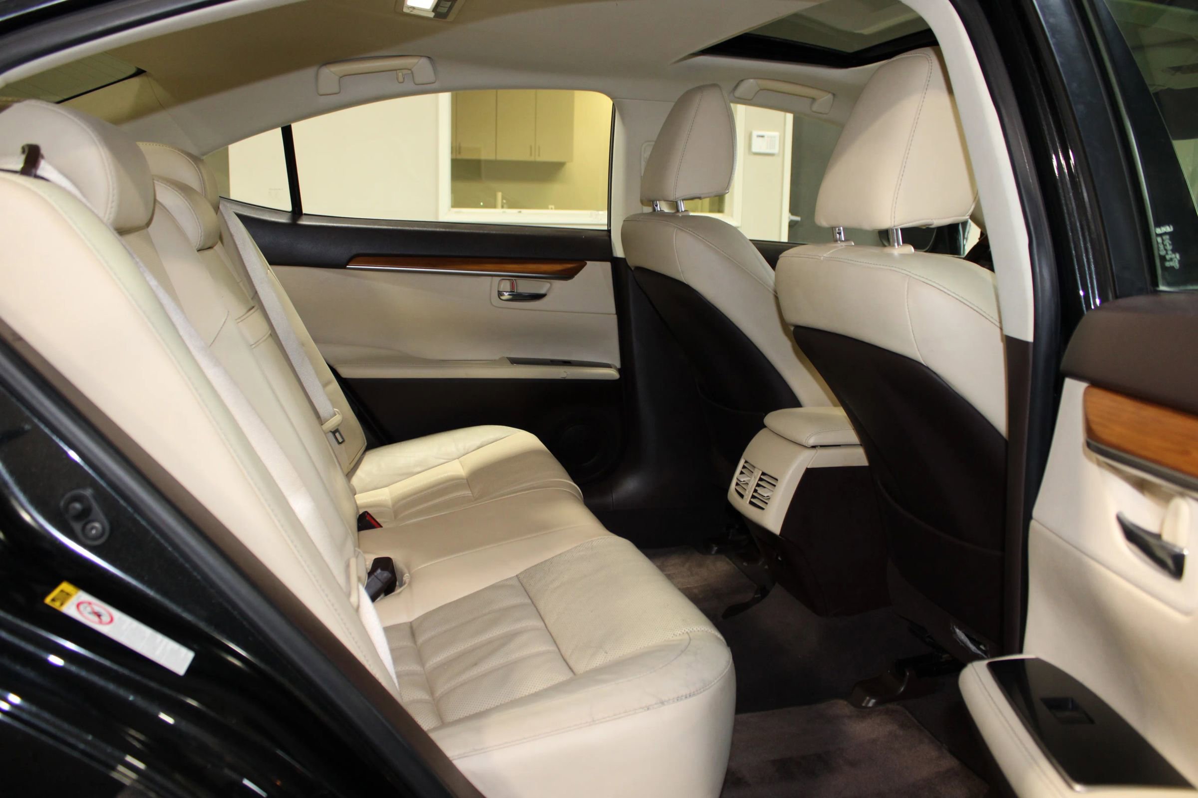 Used 2016 Lexus ES 300h w/ Luxury Package w/Wood Trim FWD image 34