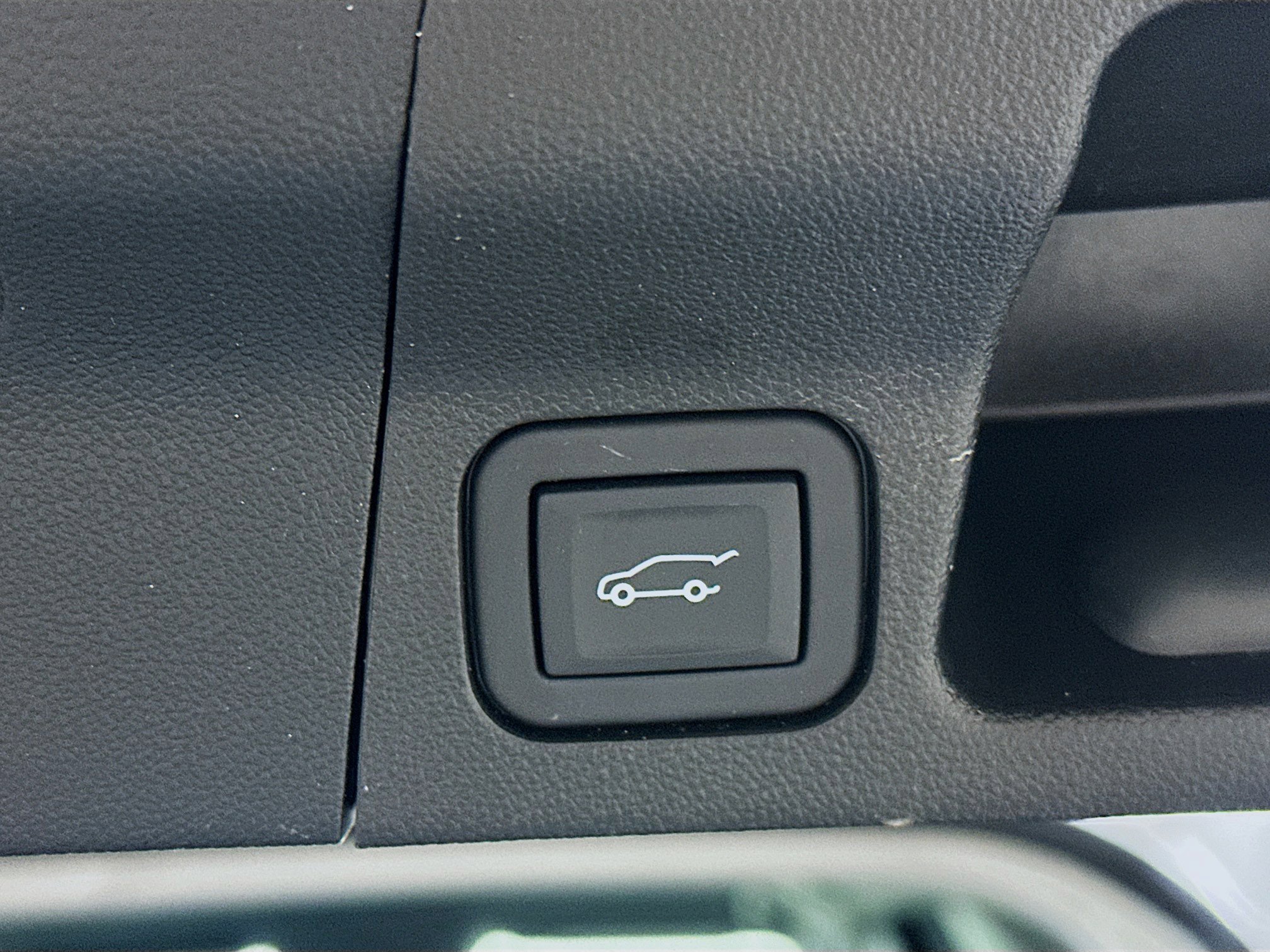 Used 2023 GMC Acadia SLE w/ Driver Convenience Package image 32