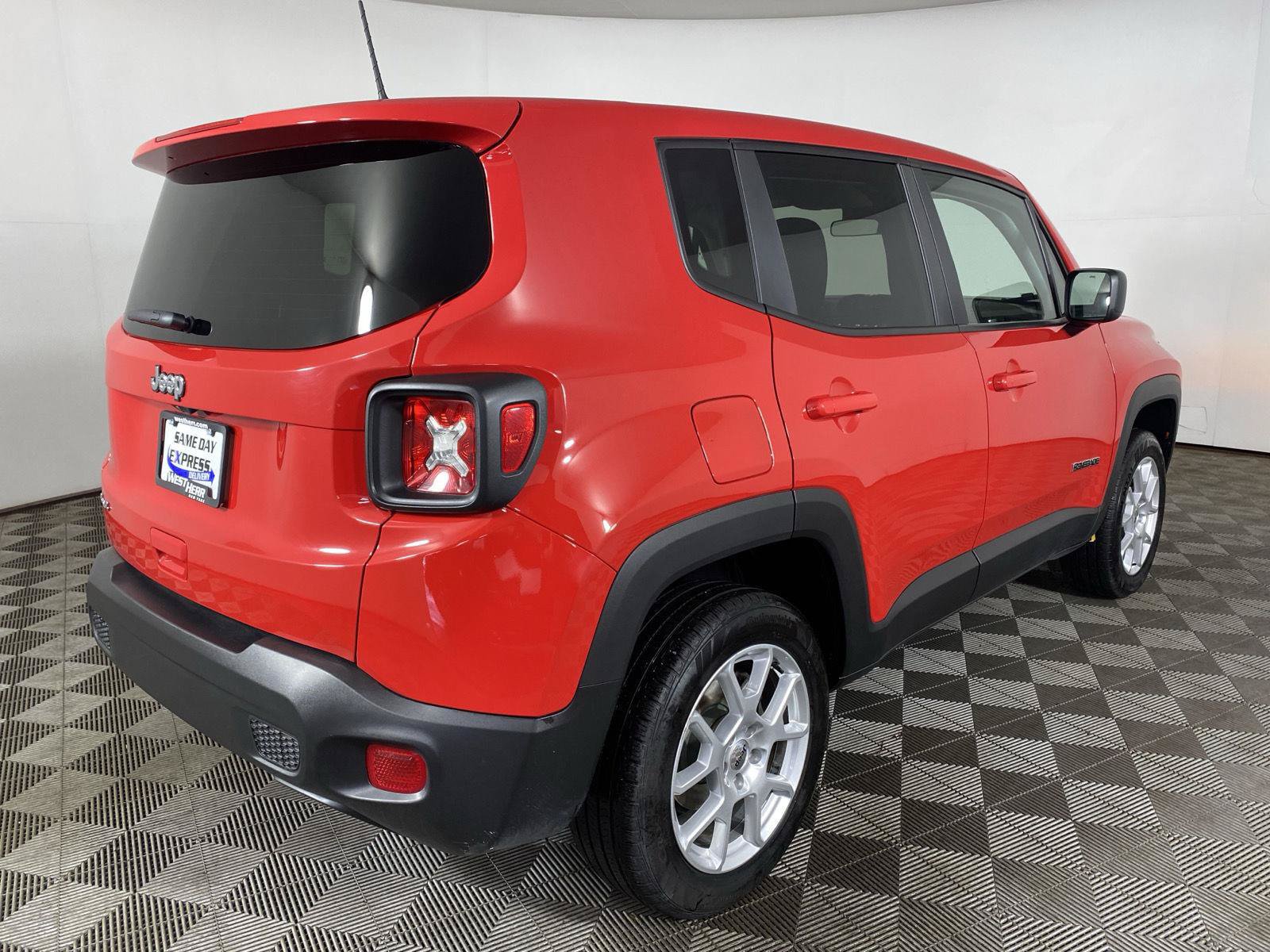 Used 2023 Jeep Renegade Latitude AWD/4WD image 7