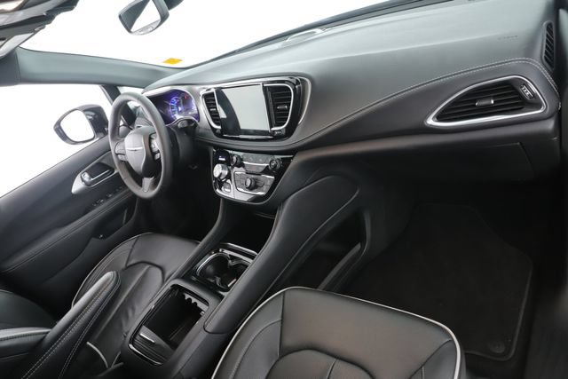 Used 2024 Chrysler Pacifica Premium FWD image 33