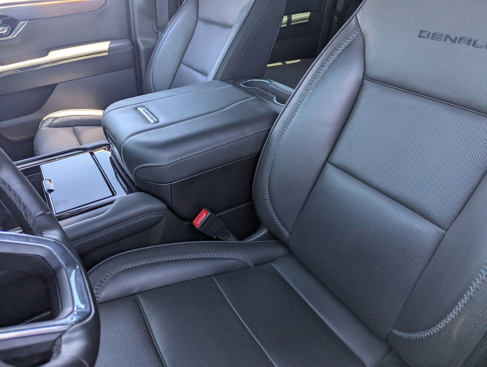 Used 2025 GMC Yukon XL Denali AWD/4WD image 19