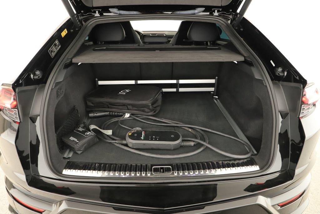 Used 2025 Lamborghini Urus SE AWD/4WD image 30