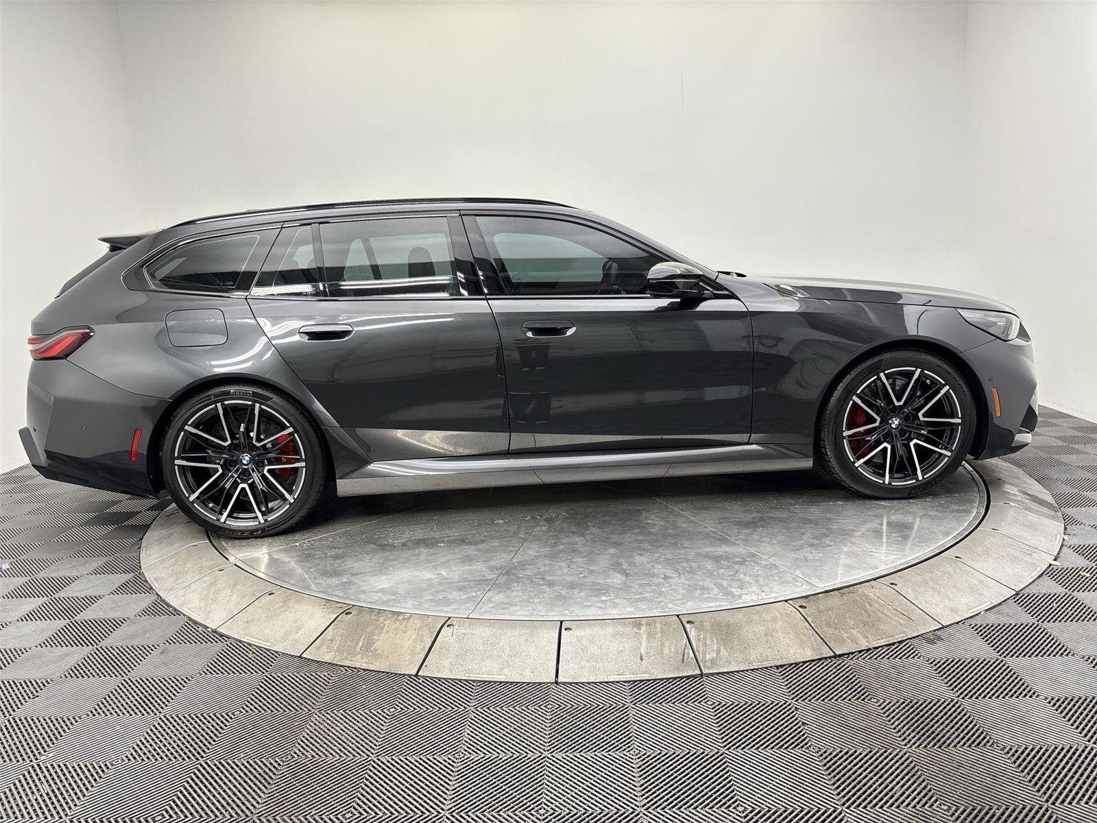 Used 2025 BMW M5 Touring image 17