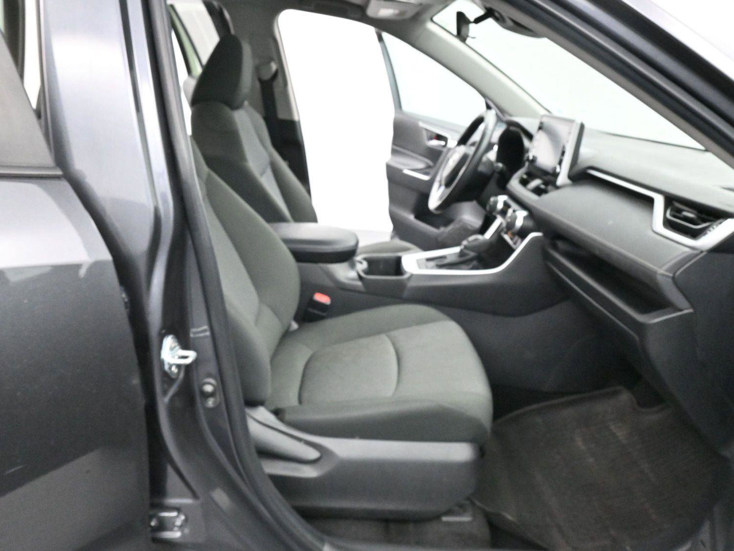 Used 2022 Toyota RAV4 XLE w/ Convenience Package image 34