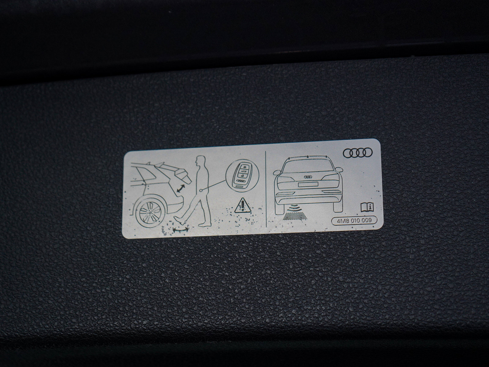 Used 2025 Audi Q8 Premium w/ Convenience Package AWD/4WD image 13