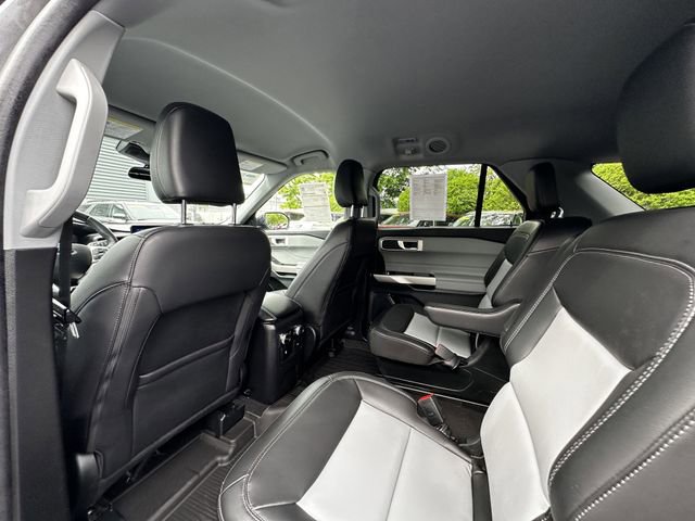 Used 2023 Ford Explorer XLT w/ Equipment Group 202A AWD/4WD image 18