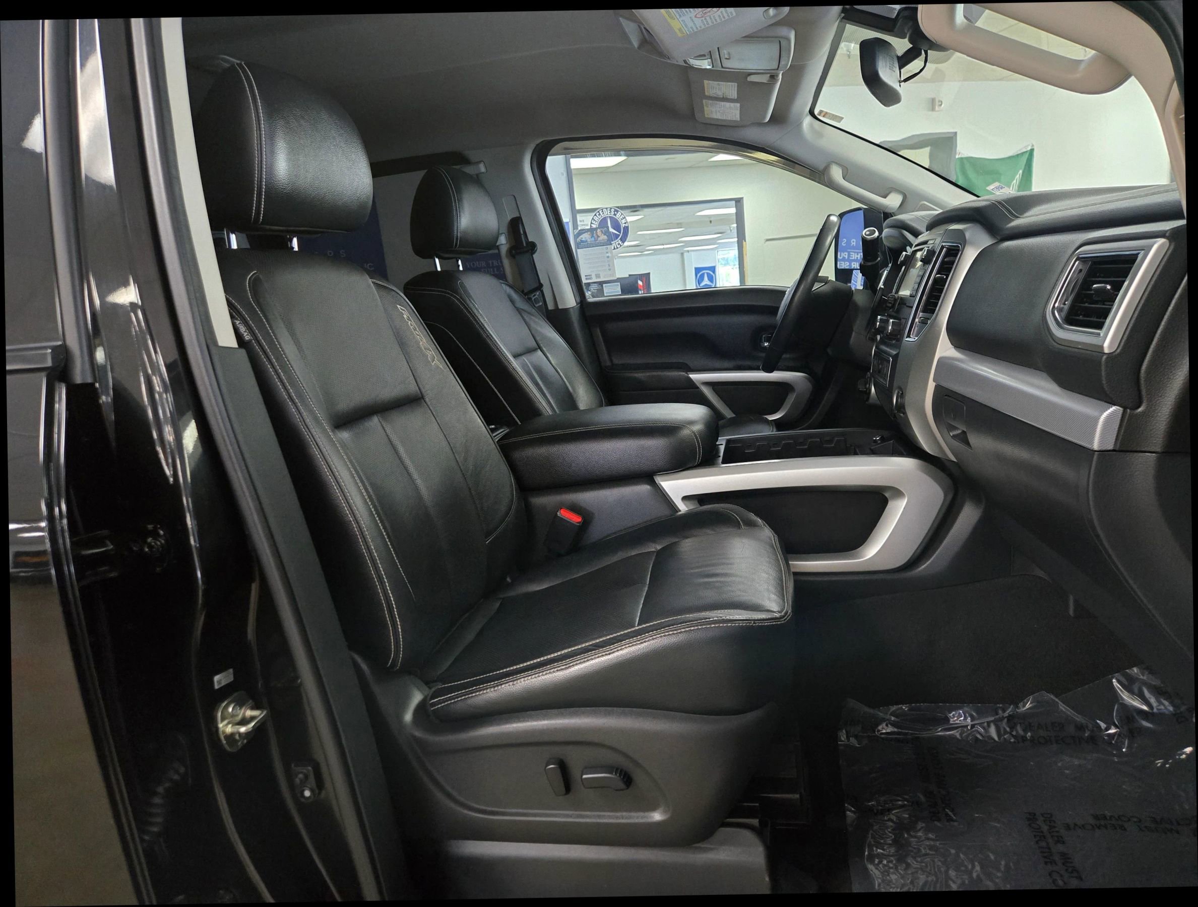 Used 2016 Nissan Titan PRO-4X w/ Pro-4x Convenience Package AWD/4WD image 24
