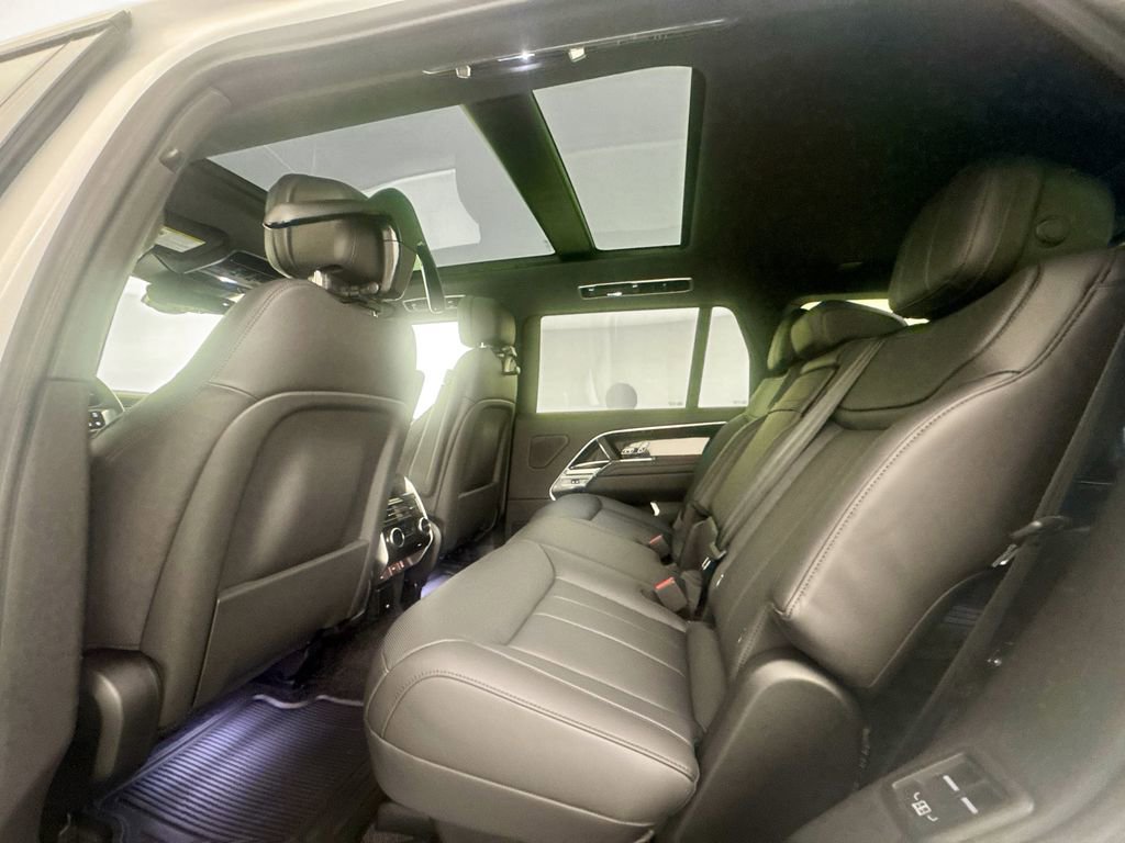 New 2026 Land Rover Range Rover Long Wheelbase SE image 23