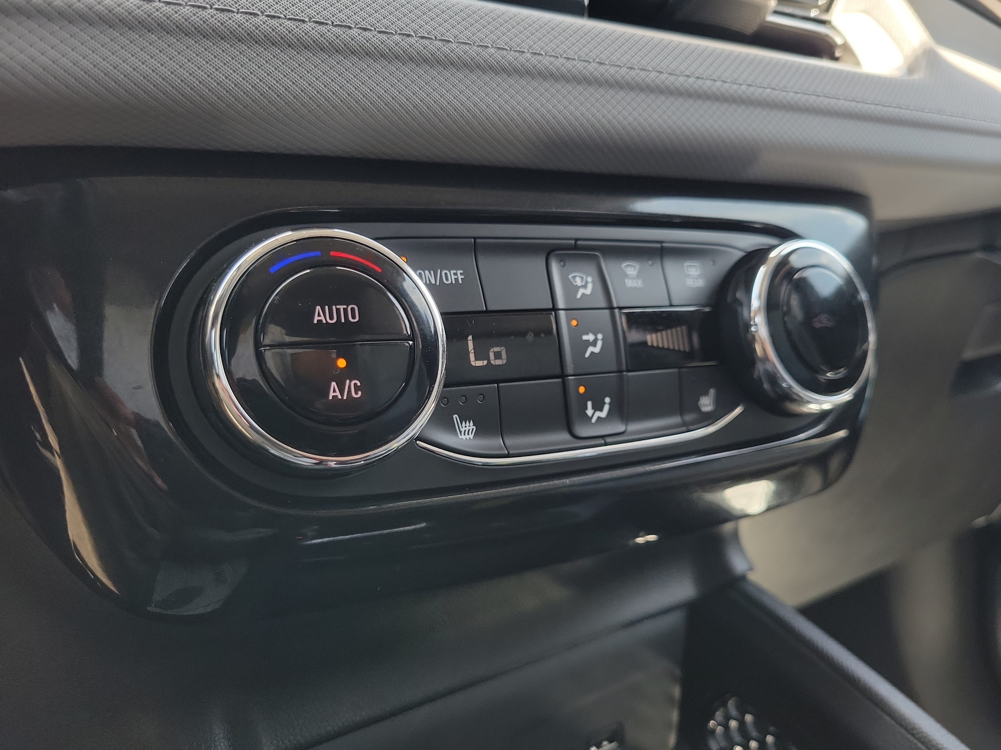 Certified 2024 Chevrolet TrailBlazer LT w/ Convenience Package FWD image 25