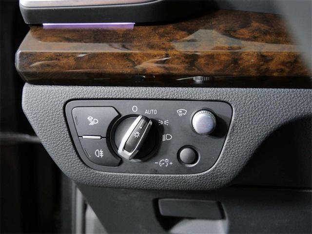 Used 2020 Audi Q5 e Prestige w/ Prestige Package image 26