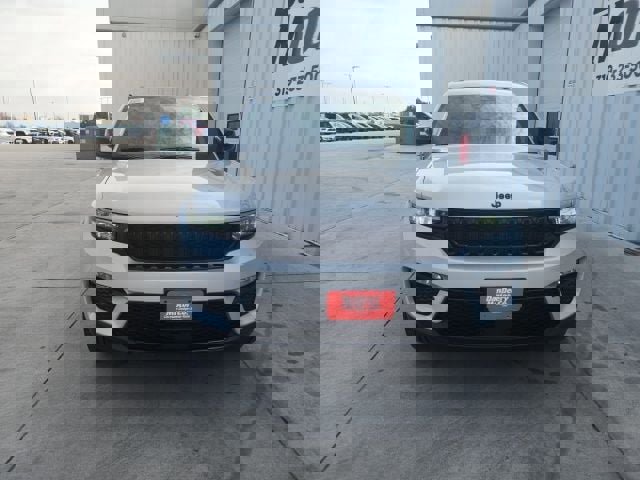 New 2025 Jeep Grand Cherokee Limited w/ Black Appearance Package image 8