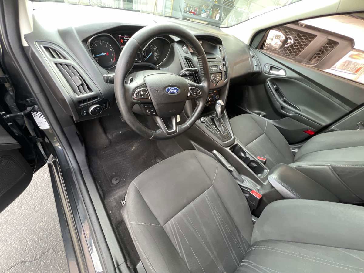 Used 2015 Ford Focus SE w/ SE Sport Package image 16