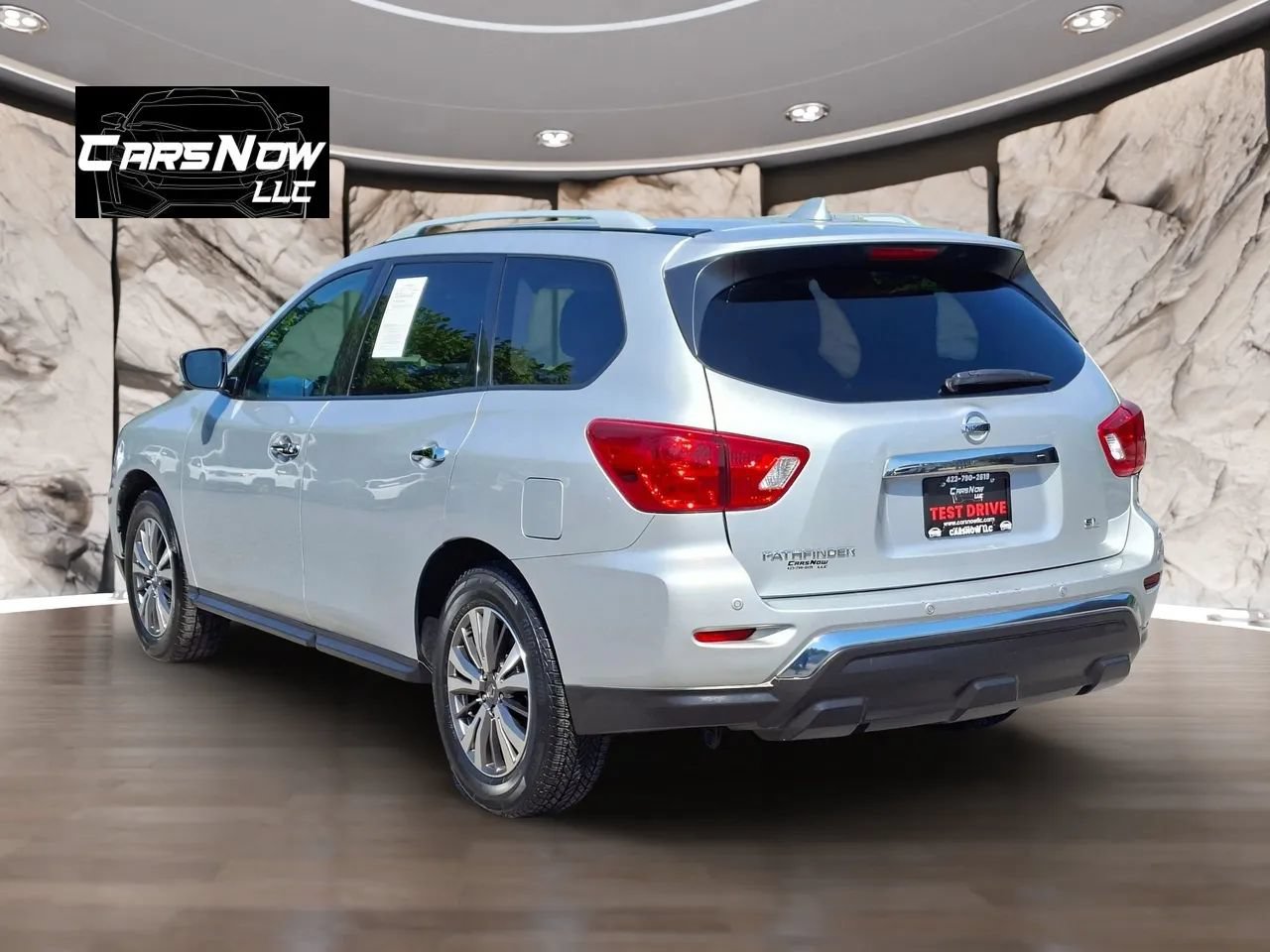 Used 2019 Nissan Pathfinder SL FWD image 4