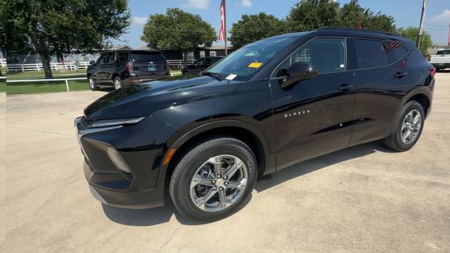 Used 2024 Chevrolet Blazer LT w/ Convenience Package FWD image 4
