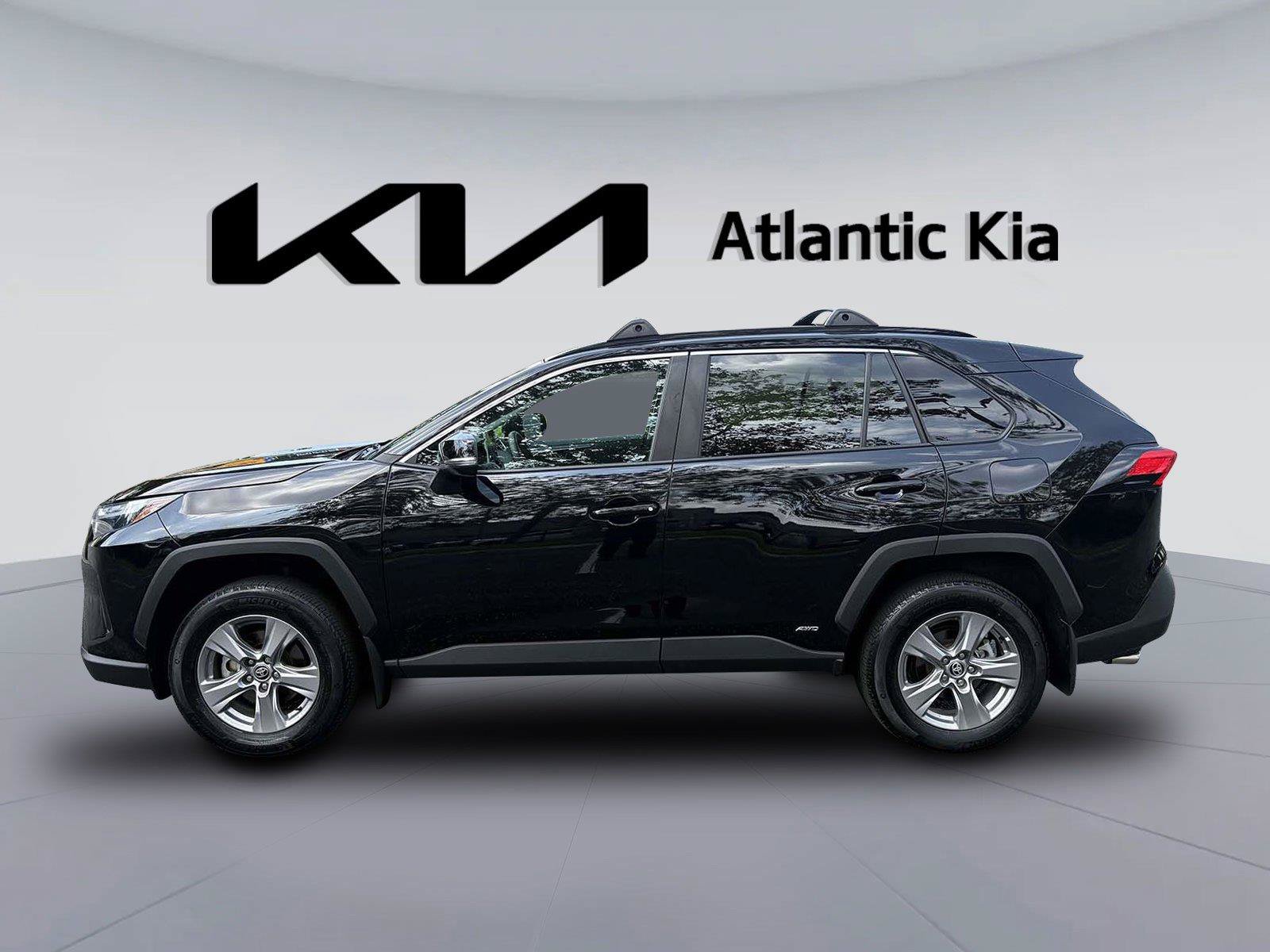 Used 2023 Toyota RAV4 XLE w/ XLE Grade Weather Package AWD/4WD image 11