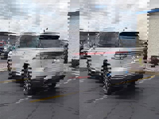 Used 2023 Lincoln Aviator Reserve image 7