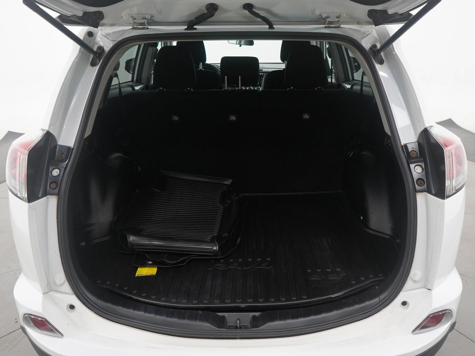 Used 2018 Toyota RAV4 LE w/ All Weather Liner Package image 17