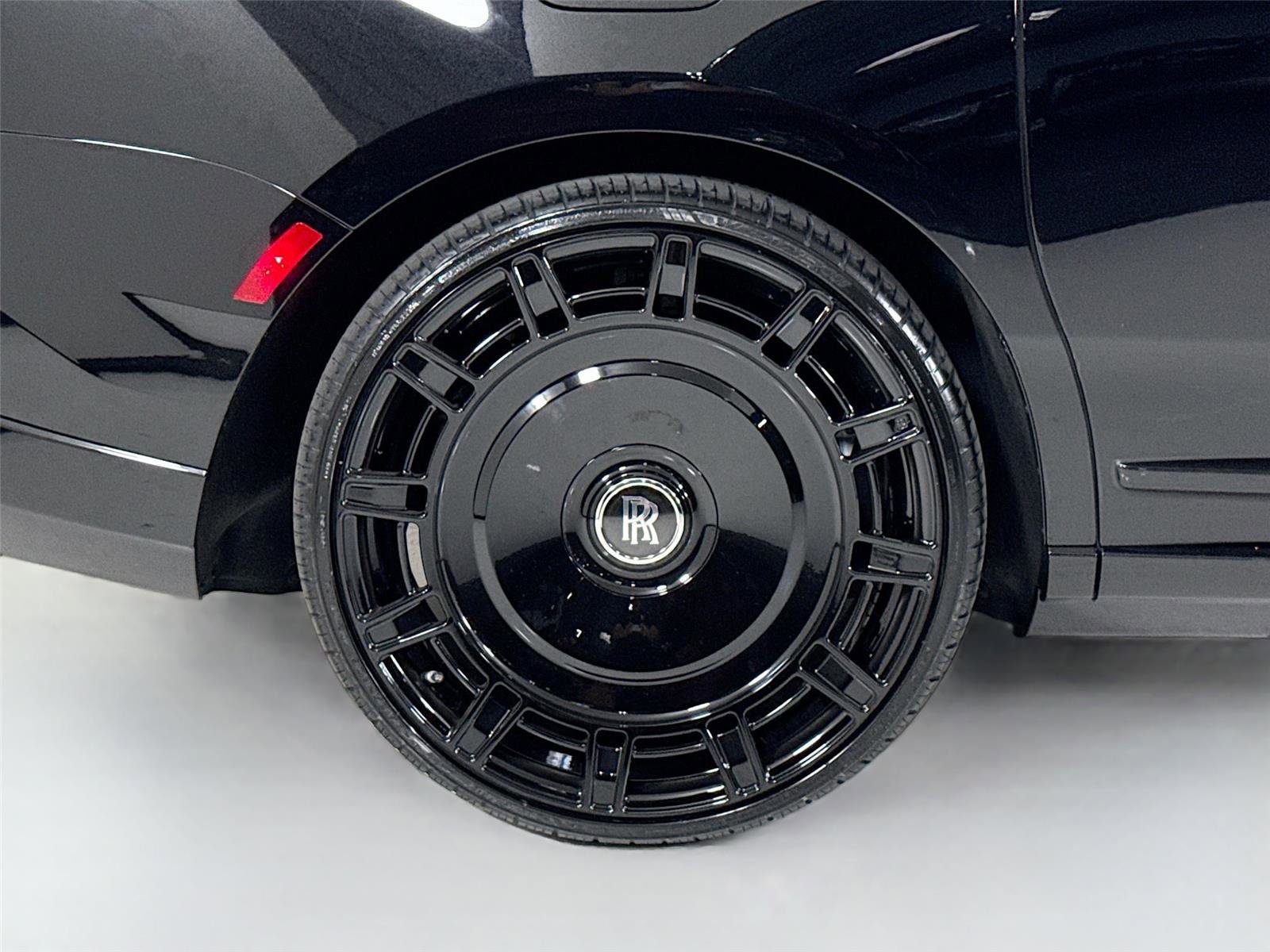 Used 2025 Rolls-Royce Cullinan Black Badge AWD/4WD image 40