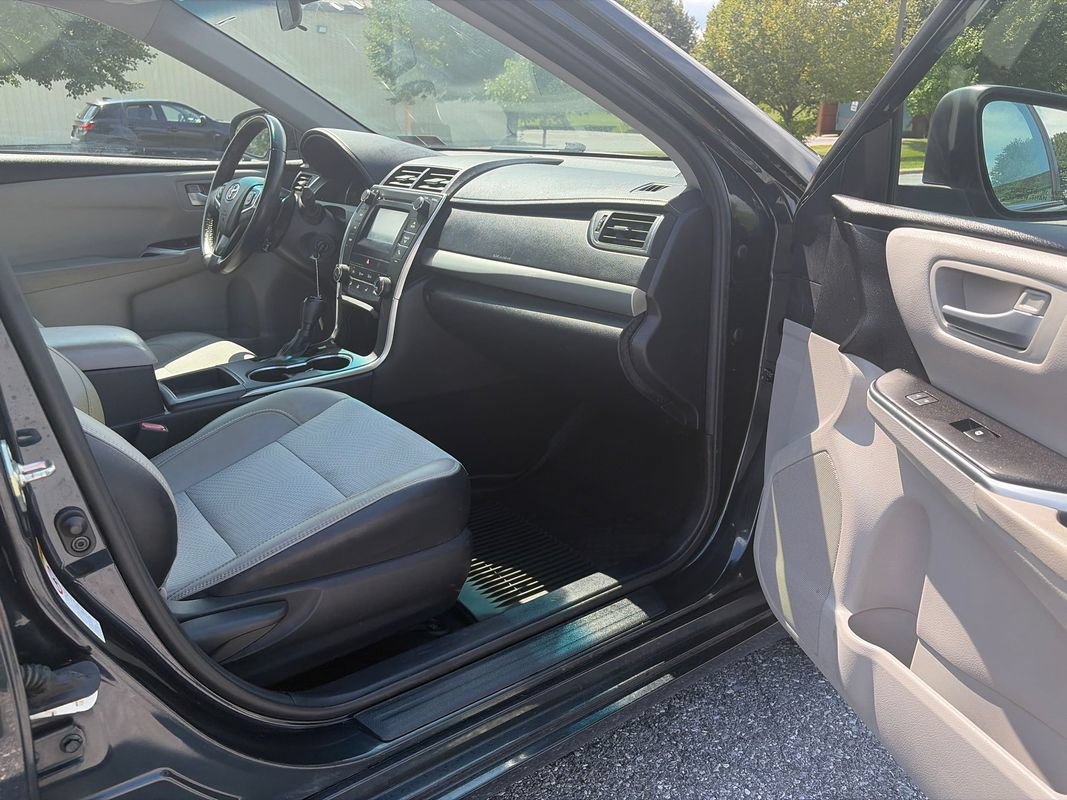 Used 2017 Toyota Camry SE FWD image 14