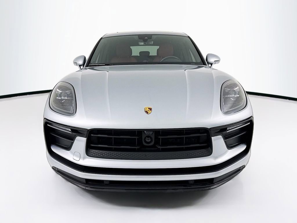 Certified 2025 Porsche Macan image 6