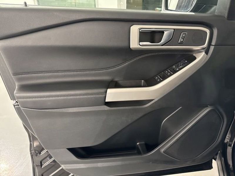 Used 2022 Ford Explorer XLT w/ Equipment Group 202A image 23